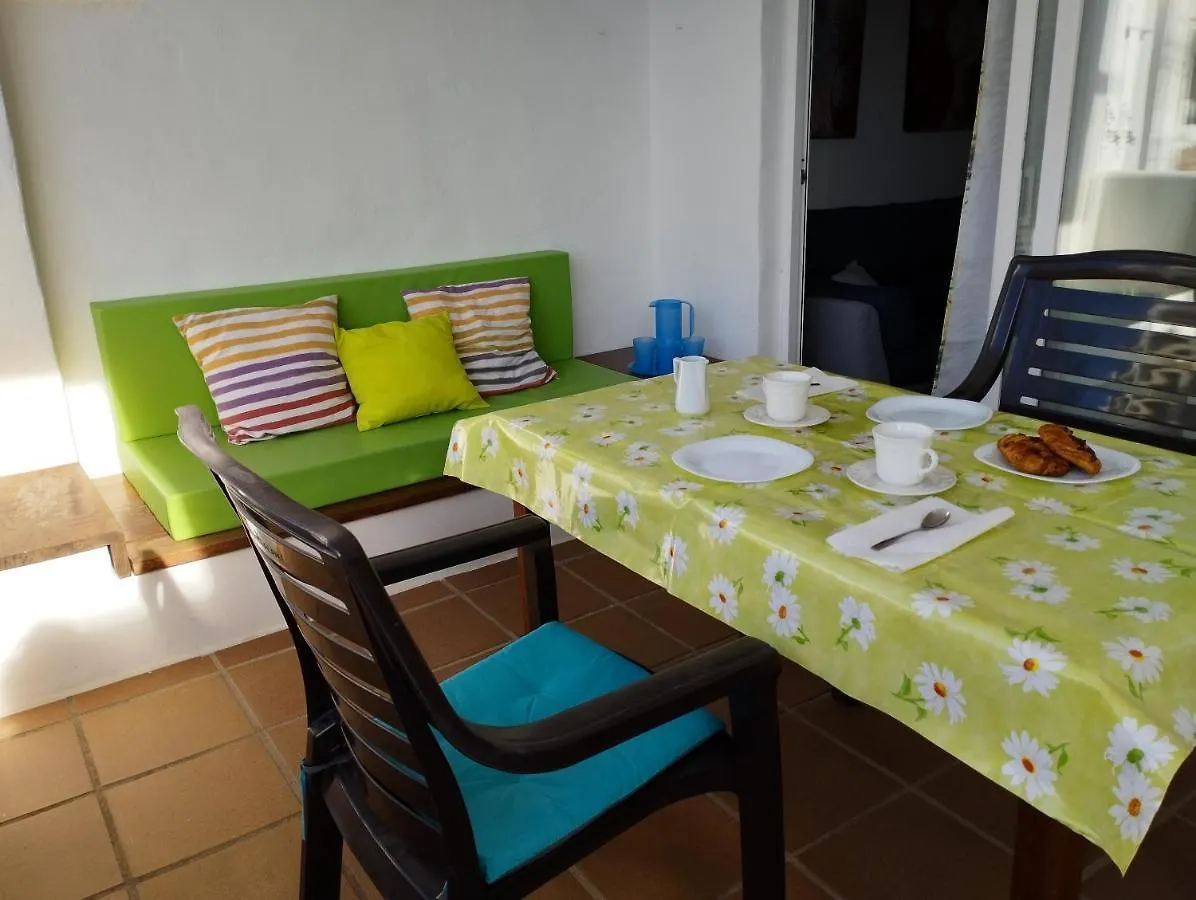 Family Apartment In Roses With Garden And Shared Pool 60 M²