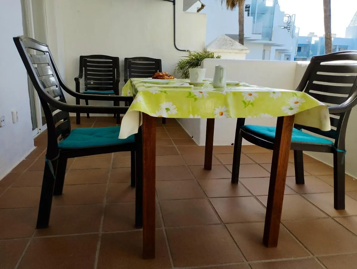 Family Apartment In Roses With Garden And Shared Pool 60 M²