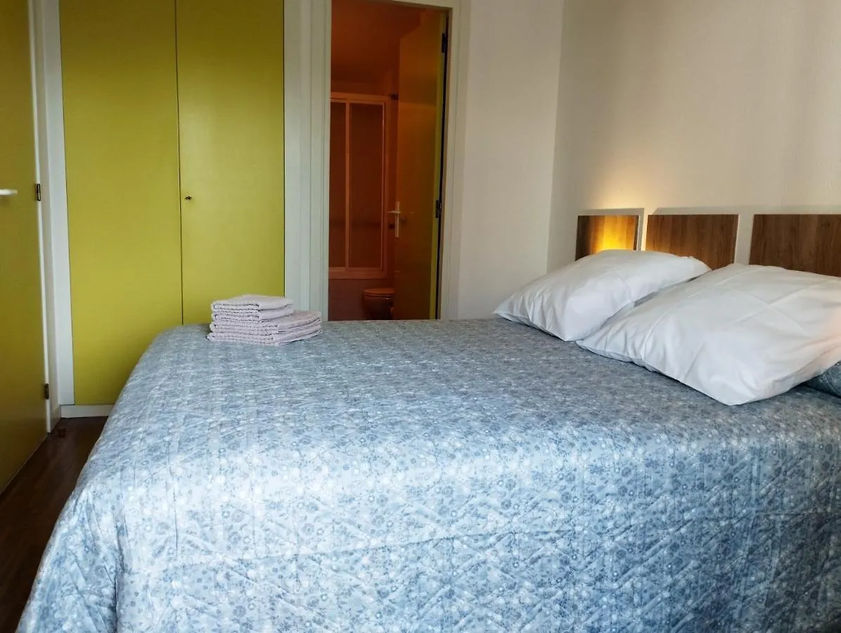 Family Apartment In Roses With Garden And Shared Pool 60 M²