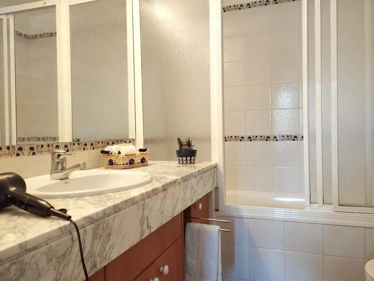 Family Apartment In Roses With Garden And Shared Pool 60 M²