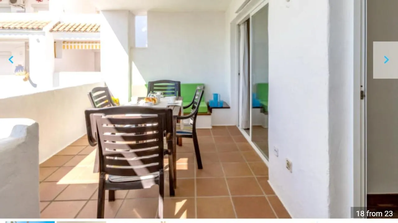 Family Apartment In Roses With Garden And Shared Pool 60 M²