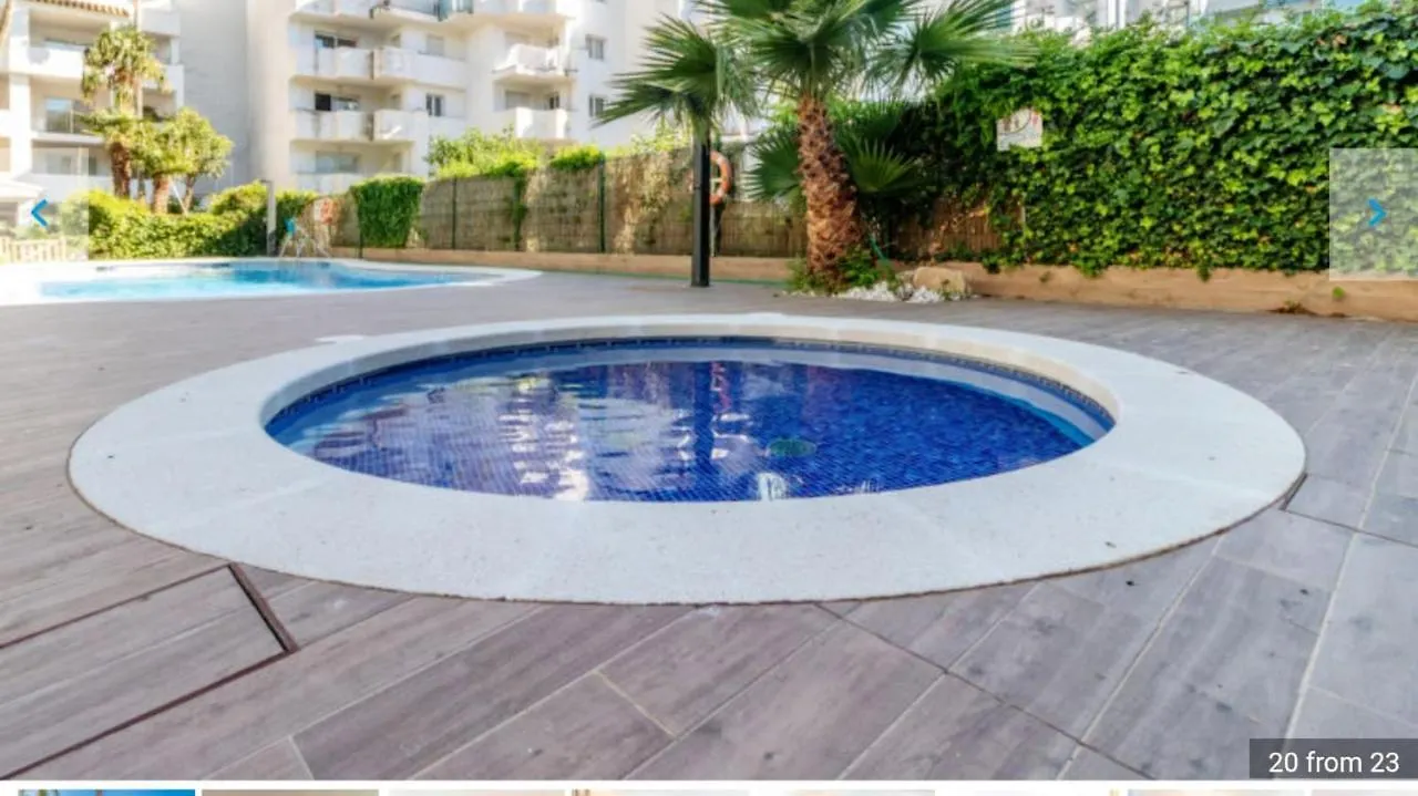 Family Apartment In Roses With Garden And Shared Pool 60 M²